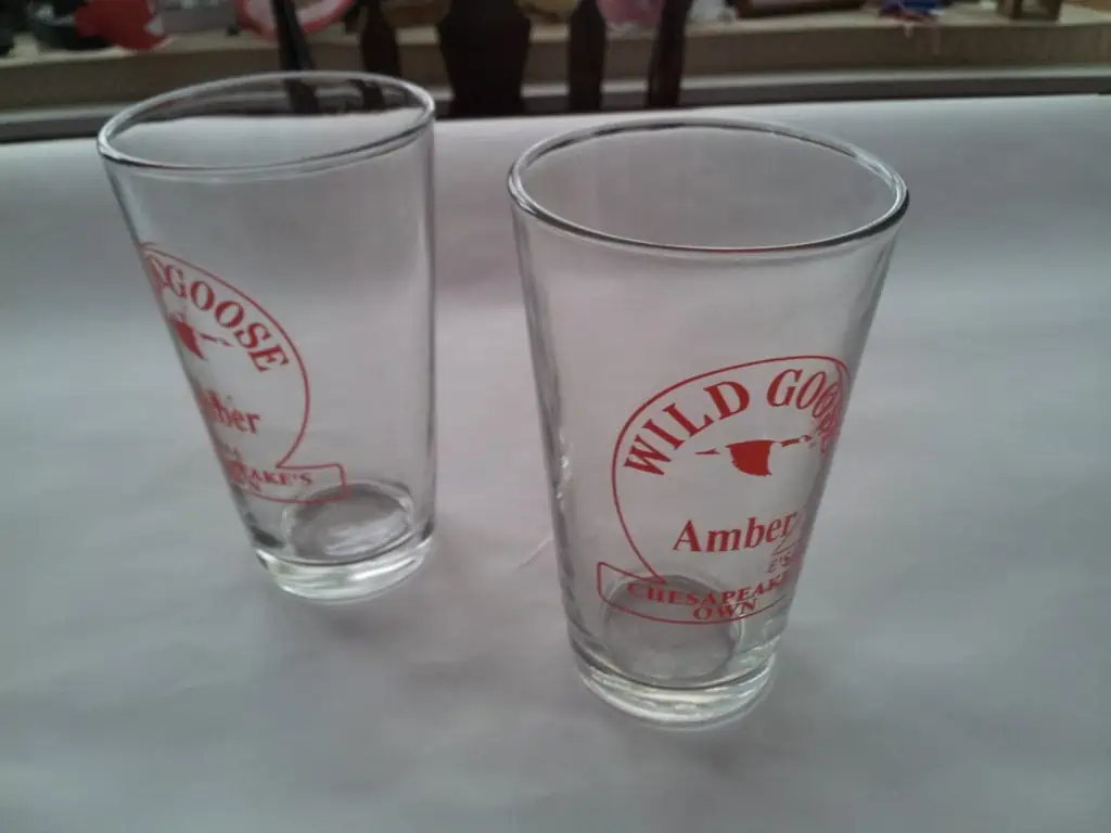 Photo of Pint Glasses Being Packed Step 1