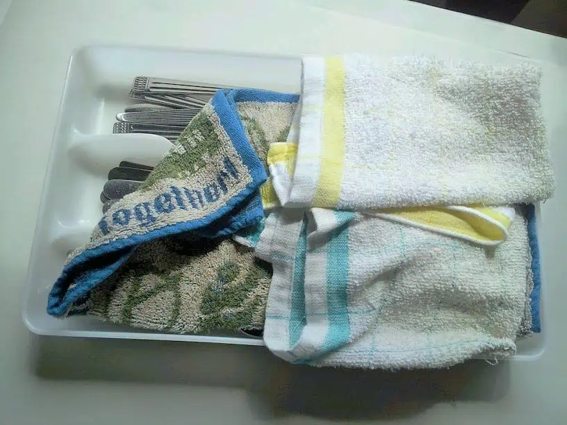 Pack Utensils With Towels