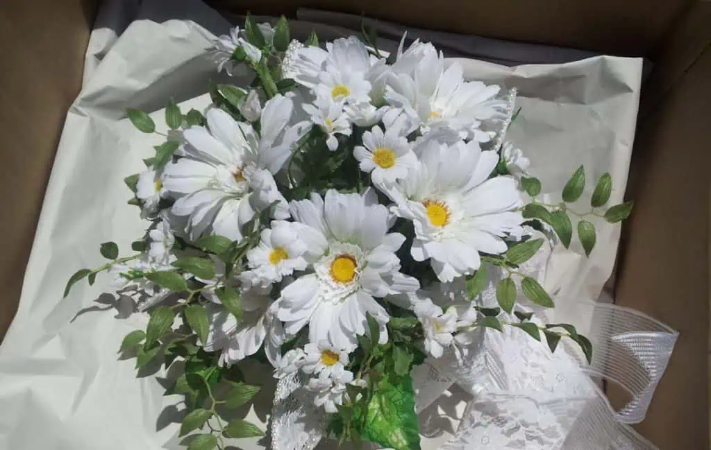 How to pack dried flower arrangements