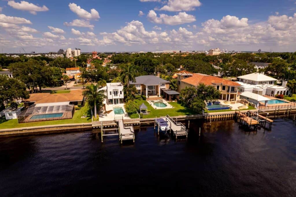 Homes on the shore of Davis Islands, a part of Tampa, FL