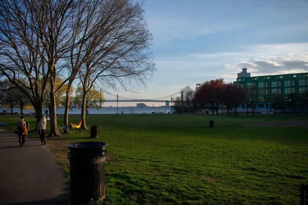 Ein Blick auf den Penn Treaty Park im Stadtteil Fishtown von Philadelphia 