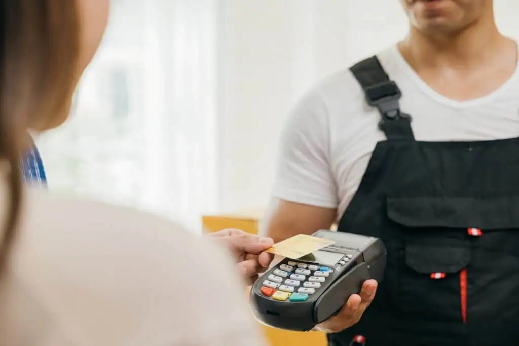 someone uses a credit card to pay movers