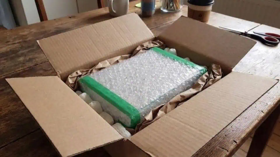  An illustration of a neatly packed moving box 